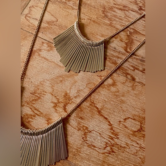 Set of 2 gold toned metal fringe necklaces - Picture 4 of 8